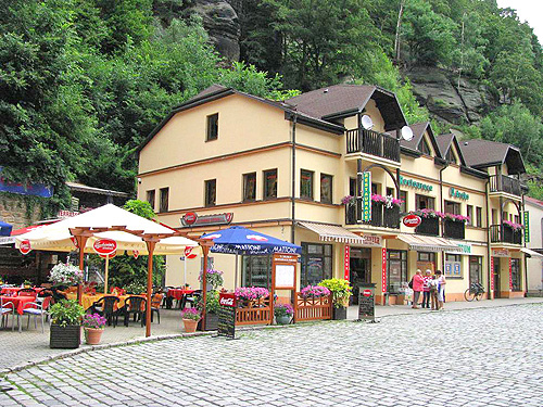 Restaurace a obchodn centrum Hensko